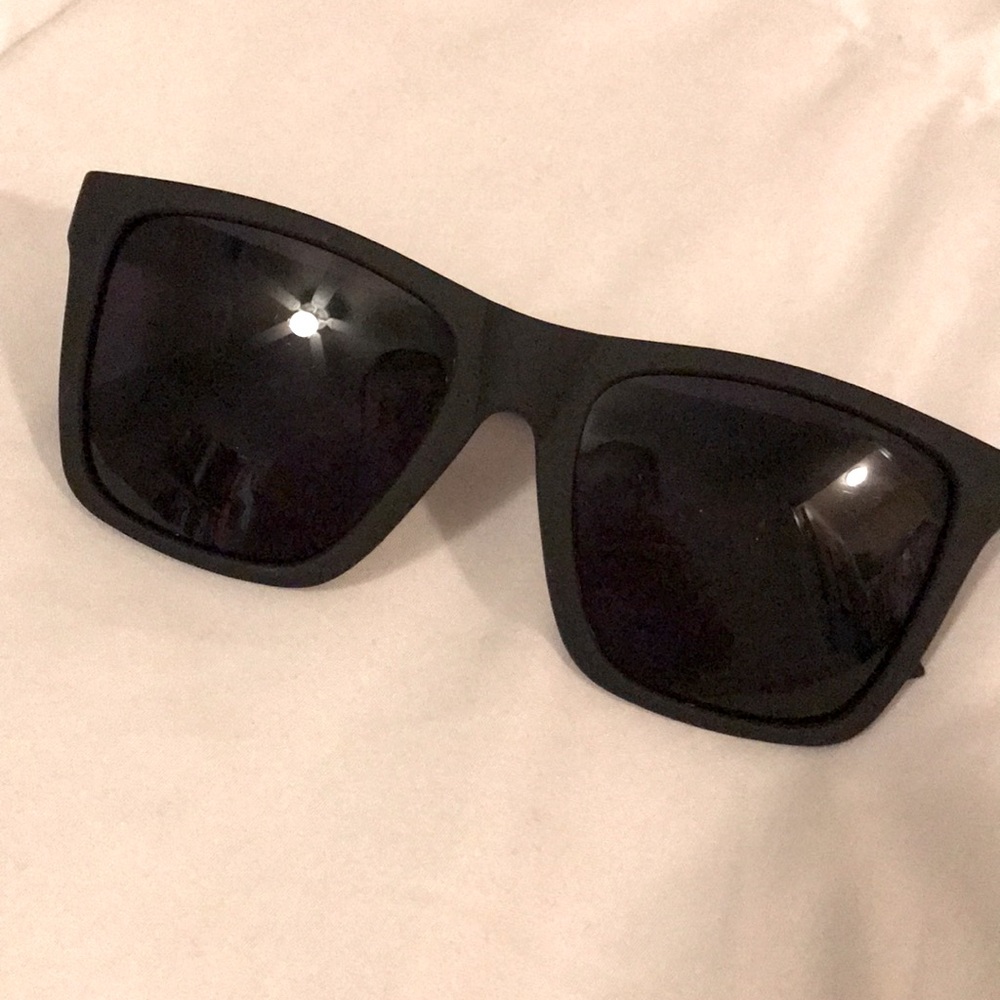 Gucci glasses ( Fashion )